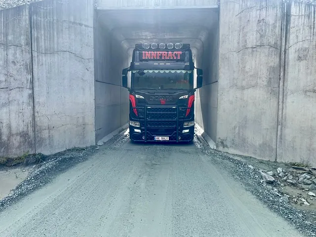 Lastebil i tunnel