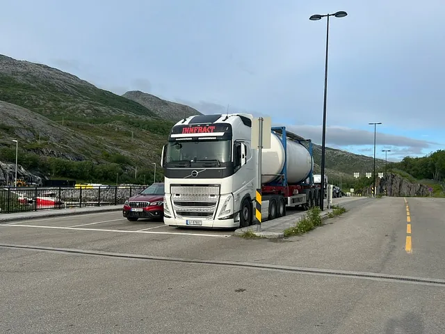 Lastebil på veien