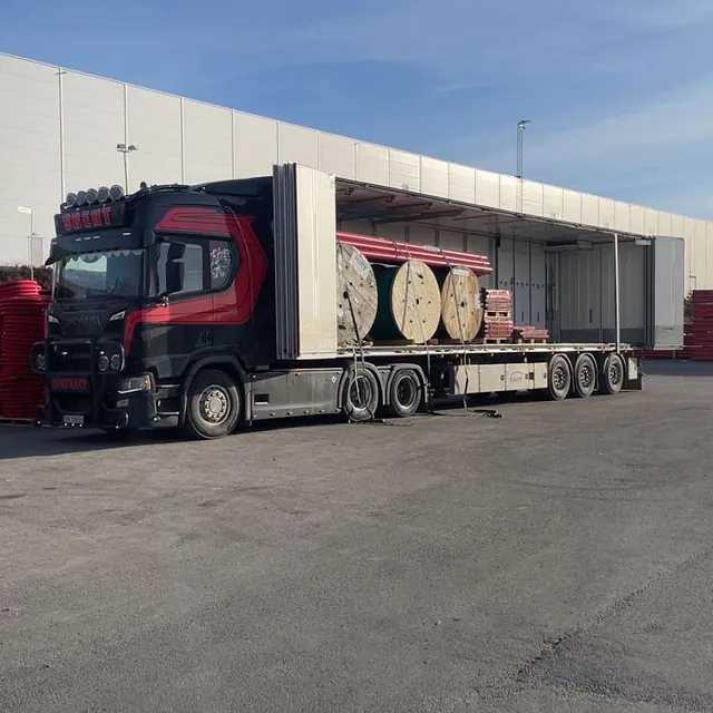 Lastebil i dock