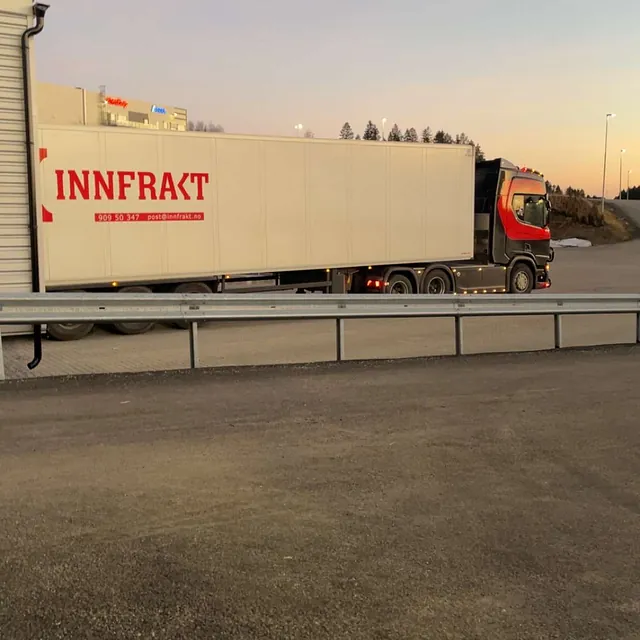 Lastebil fra siden